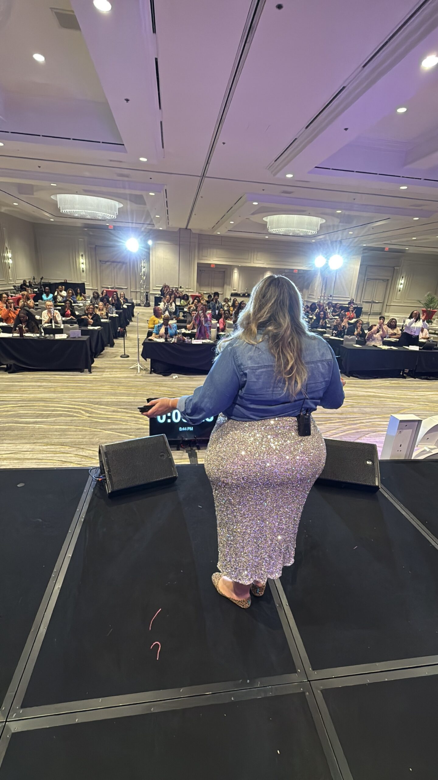 Alessia on stage speaking at marketing school live
